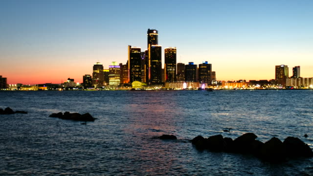 Skyline-von-Detroit-bei-Nacht