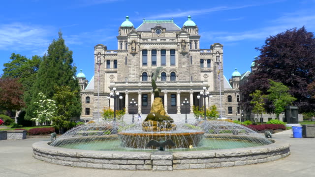 Fountain-Slow-Motion-at-Vancouver-Island-Provincial-Legislature-BC-Canada