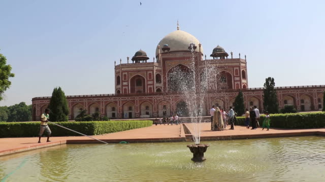 Mughal-Emperor-Humayun's-tomb-in-Delhi