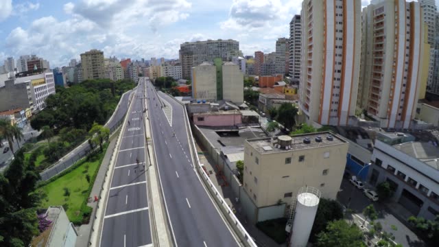 Flying-Over-Minhocao-Viaduct,-São-Paulo,-Brazil