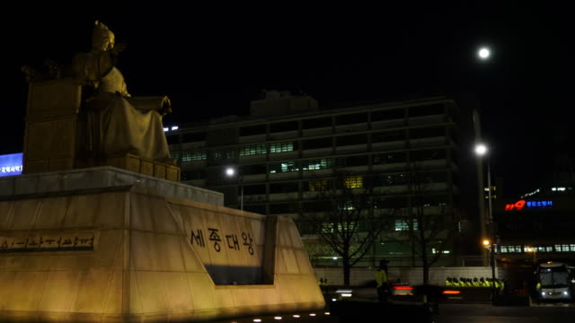 Plaza-de-Gwanghwamun-Corea-Seúl-rey-noche-tiempo-vueltas-gran-iluminación-4-k-UHD