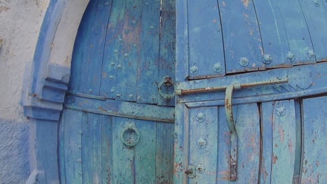 Puerta-de-madera-vieja-en-Marruecos