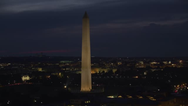 Vista-aérea-nocturna-del-monumento-a-Washington.