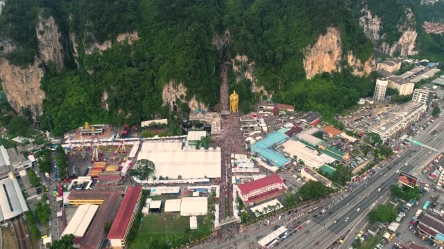 Cuevas-de-Batu-de-templo-en-Malasia-el-Thaipusam-festival-noche