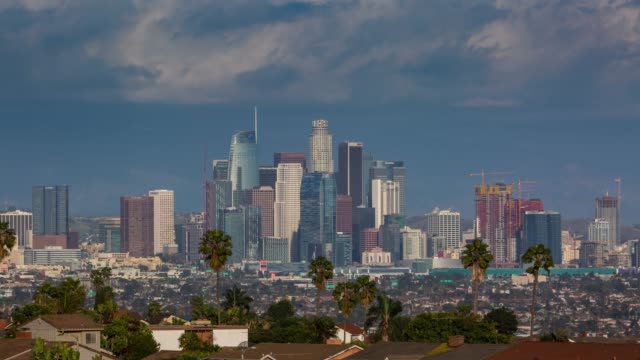 Skyline-von-Downtown-Los-Angeles-mit-Wolken-Tag-Timelapse
