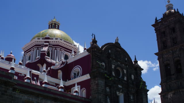 Zeitraffer-der-Kuppel-oben-auf-Kathedrale-Santo-Domingo-in-Puebla,-Mexiko.