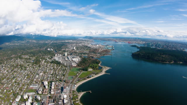 Vista-aérea-de-West-Vancouver-BC-Capilano-sendero-Lions-Gate-Bridge