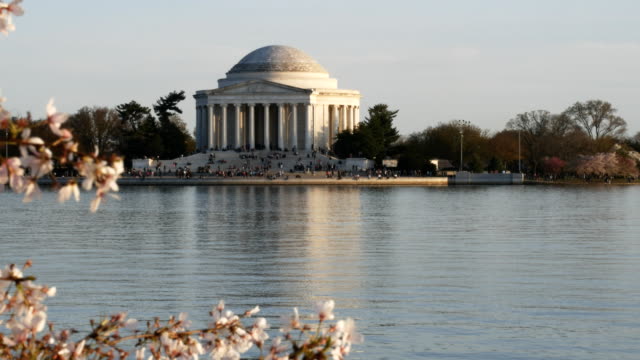 Schließen-Sie-Blick-auf-das-Jefferson-Memorial-an-einem-ruhigen-Frühling-Nachmittag