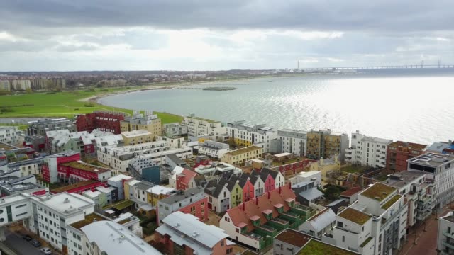Impresionante-vista-aérea-de-la-ciudad-de-Malmö-en-Suecia-con-una-vista-del-atardecer