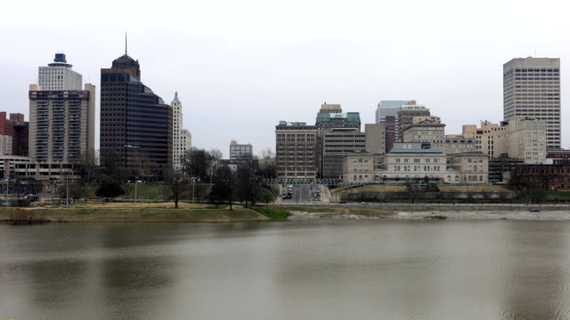 Timelapse-near-Mississippi-River-and-Memphis-cityscape