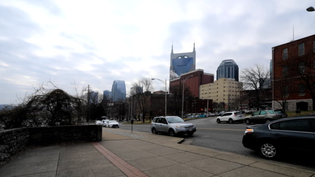 Timelapse-of-Nashville,-Tennessee-city-center-by-river