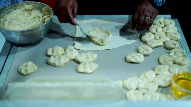 Vendedor-de-comida-callejera-cocinando-indio-Roti-Canay-Durian