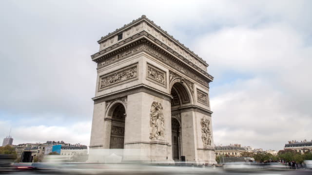 Paris,-Frankreich---15.-November-2014:-timelapse-der-Arc-De-Triomphe-in-Paris,-Frankreich
