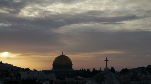 Time-lapse-of-Jerusalem-skyline-at-dawn.