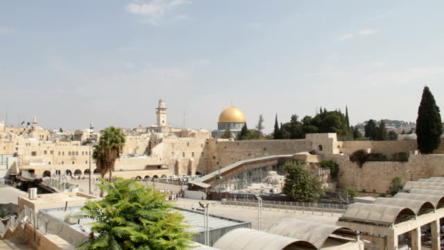 Beten-an-der-Klagemauer-in-Jerusalem