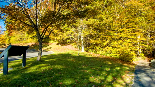 Herbst-Farben-am-Beginn-Grandfather-Mountain-Viadukt-Prozess