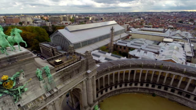 Beautiful-Arc-in-Brussels-park,-monument-city-view-aerial-shot.-Beautiful-aerial-shot-above-Europe,-culture-and-landscapes,-camera-pan-dolly-in-the-air.-Drone-flying-above-European-land.-Traveling-sightseeing,-tourist-views-of-Belgium.