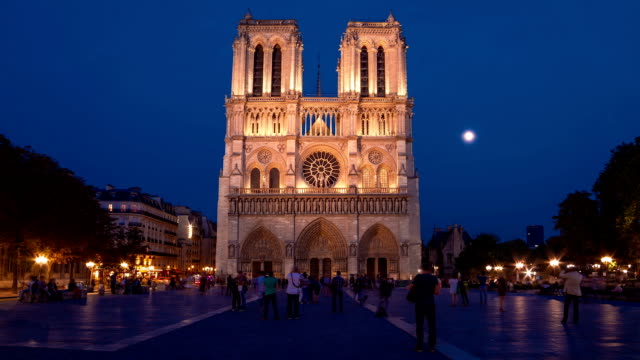 Notre-Dame-Cathedral,-Paris,-Day-to-Night-Time-Lapse