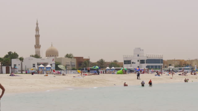 Ciudad-de-dubai,-Emiratos-Árabes-Unidos-verano-la-vida-de-playa,-4-K