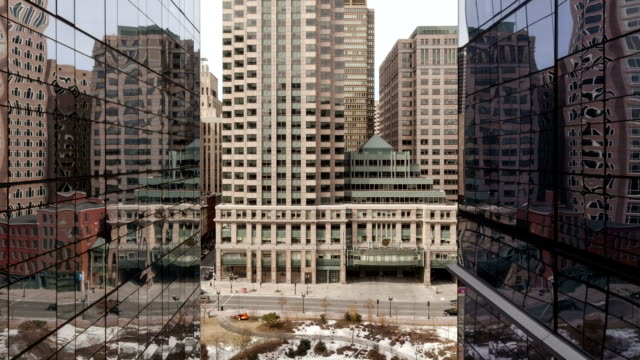 Time-lapse-close-up-of-traffic-on-office-building-reflection