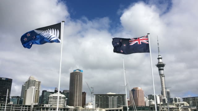 Neu-Zealand-Nationalen-Flagge-und-Silberfarn-Flagge-in-Auckland,-Neuseeland