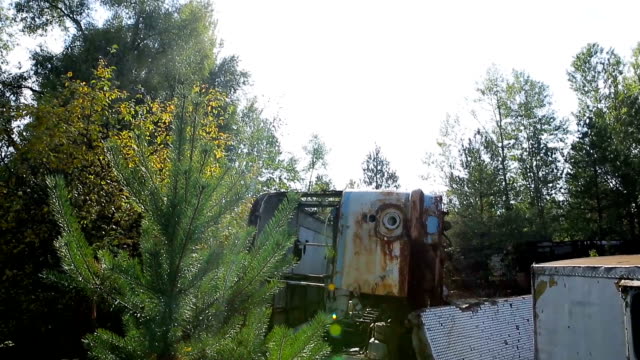 Broken-down-bus-in-the-Chernobyl-exclusion-zone