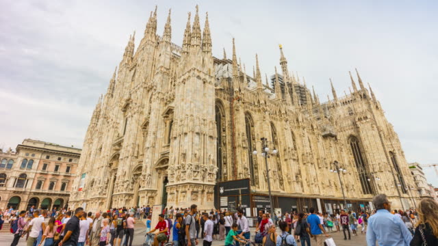 Sommer-Tag-Mailand-berühmten-Duomo-Kathedrale-quadratischen-Fuß-Stadtpanorama-4-k-Zeit-hinfällig,-Italien