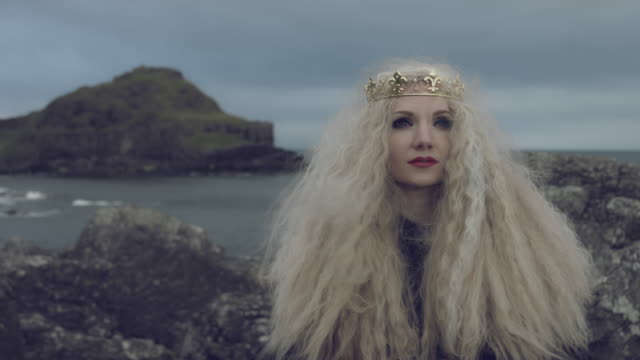 4k-Fantasy-Shot-on-Giant's-Causeway-of-a-Queen-Looking-up