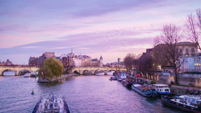 Frankreich-Sonnenuntergang-rosa-Himmel-Paris-berühmte-Ridge-Panorama-Kunst-Stadt-Insel-4k-Zeitraffer