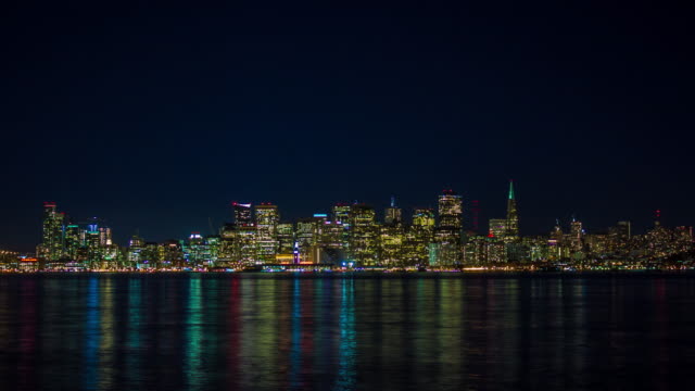 San-Francisco-Skyline-noche-Timelapse