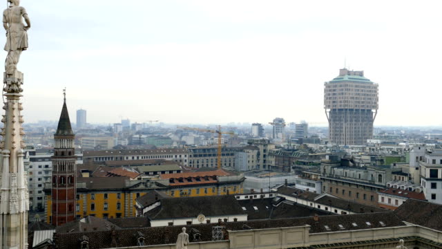 Vistas-de-Milán-desde-la-parte-superior-de-la-gótica-Catedral-de-Milán,-Italia