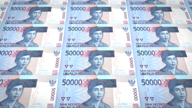 Banknoten-von-fünfzigtausend-indonesische-Rupiah-Rollen,-Bargeld,-Schleife