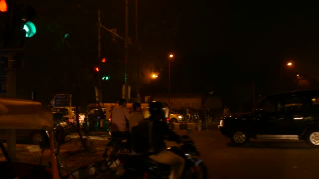 Traffic-in-New-Delhi,-India