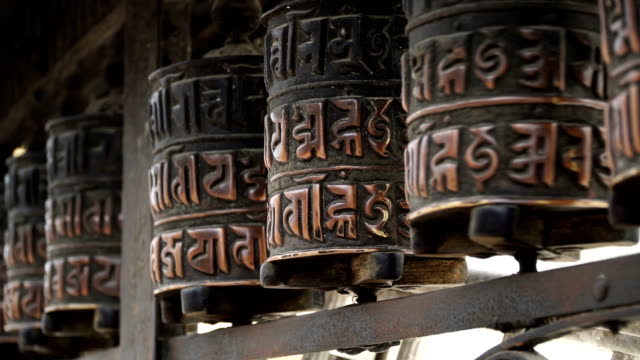 Gebet-in-Swayambhunath-Schlagzeug
