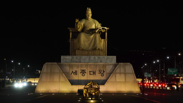 Gwanghwamun-Plaza-Korea-King-Seoul-Night-Time-Laps-Great-Lighting-4k-UHD