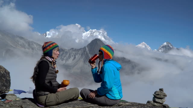 Mädchen-im-Himalaya