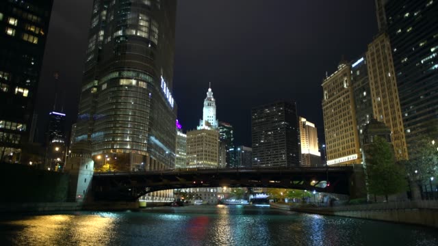 Chicago,-Illinois,-Vereinigte-Staaten-von-Amerika.-Stadt-Riverwalk.-29.-November-2017.-Späten-Abendstunden-im-Zentrum-Stadt.