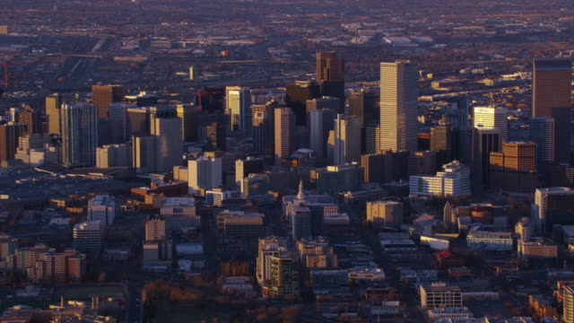 Luftaufnahme-von-Denver,-Colorado-bei-Sonnenuntergang