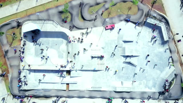 Aerial-time-lapse-of-young-people-at-a-skate-park