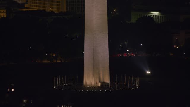 Monumento-a-Washington,-incline-hacia-arriba-desde-la-base-hacia-arriba.