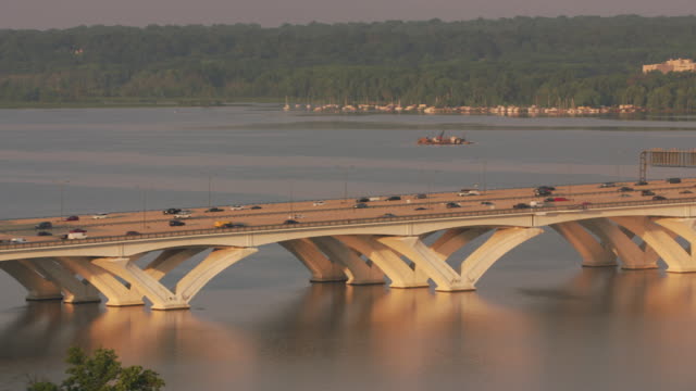 Luftbild-von-der-Woodrow-Wilson-Brücke-über-den-Potomac-River.