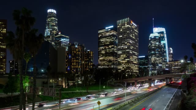 Die-Innenstadt-von-Los-Angeles-Skyline-bei-Nacht-Zeitraffer
