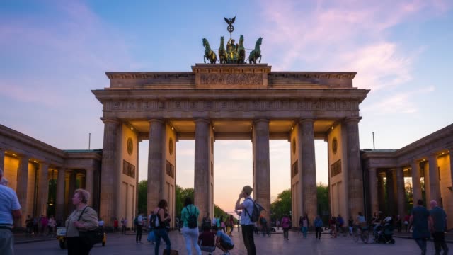 4-K-Time-Lapse-Video-of-Brandenburg-Gate-at-Sunset,-Berlin,-Brandenburg,-Germany