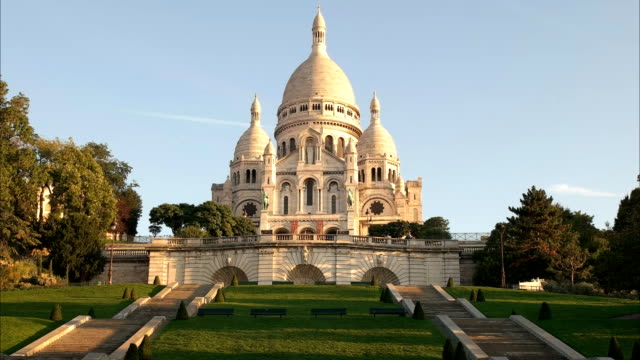 zoom-lento-a-tiro-de-la-Basílica-del-sacre-coeur,-París