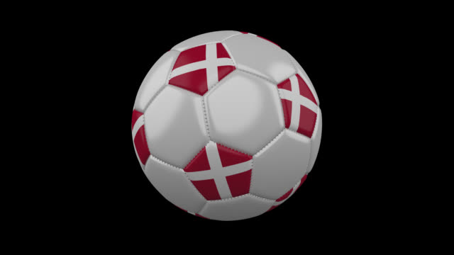 Balón-de-fútbol-con-los-colores-de-la-bandera-de-Dinamarca-gira-sobre-fondo-transparente,-render-3d,-prores-4444-con-canal-alfa,-lazo
