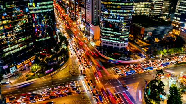 Tráfico-por-la-noche-en-la-ciudad-de-Gangnam,-Seúl-Korea.Timelapse-4k