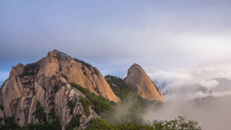 Timelapse-del-amanecer-en-la-montaña-Bukhansan-en-Parque-Nacional-City.Bukhansan-de-Seúl,-Corea-del-sur.