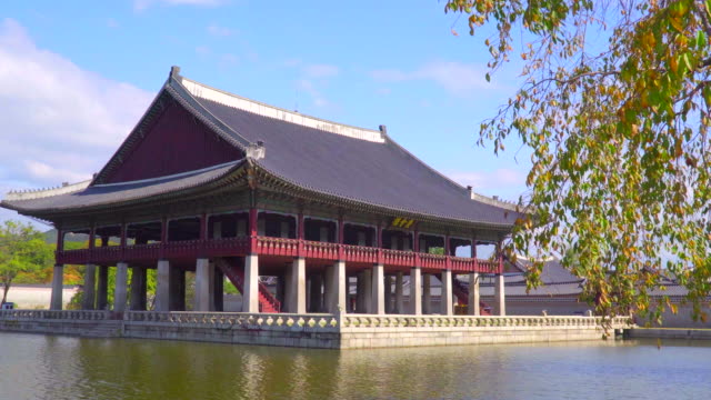 Gyeongbokgung-palace-in-autumn-of-South-Korea