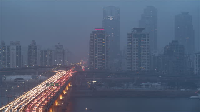 Seoul,-Korea,-Timelapse---Nahaufnahme-der-Cheongdam-Brücke-von-Tag-zu-Nacht-in-Seoul