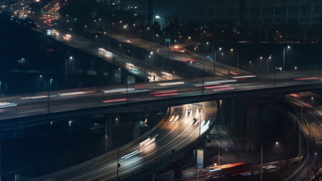 Seoul,-Korea,-Timelapse----The-expressway-s-traffic-at-night-in-the-Korean-Capital